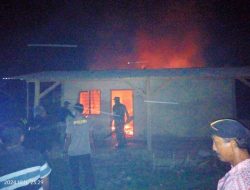 Polsek Mataram baru bantu Memadamkan kebakaran di salah satu warga di desa Mendala sari