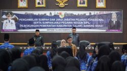 Pj. Sekda Tubaba Lantik Pejabat Fungsional Serta Pengambilan Sumpah Janji PNS