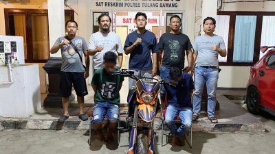 Tekab 308 Presisi Polres Tulang Bawang Dibantu Warga Tangkap Dua Pelaku Curanmor Asal Lampung Utara