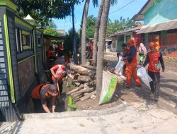 Bunda Eva Perintahkan OPD Bersihkan Lumpur dan Sampah Pascabanjir di Panjang Utara