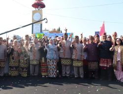 Pawai Budaya di Tugu Adipura: Generasi Muda Diajak Cinta Budaya Lokal