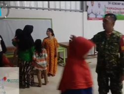 Aksi Kemanusiaan Babinsa 421-09/Tjb, Sertu Doni Selamatkan Lansia Saat Banjir