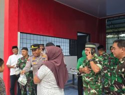 Hujan Tak Surutkan Kepedulian, Koramil 421-09/Tjb Bagikan Ratusan Takjil di Budi Lestari