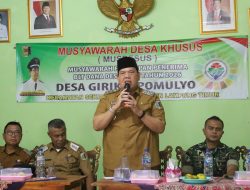 Wabup Azwar Hadi Tinjau Langsung Penyaluran Bantuan Pangan, 825 Warga Girikelopomulyo Terima CPP