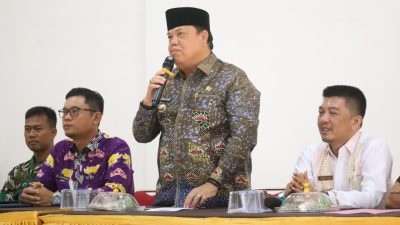 Wabup Azwar Hadi Pantau Langsung Penyaluran Bantuan Pangan, 955 Warga Raman Aji Terima Beras dan Minyak
