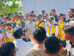 Dampingi Wapres Gibran, Bupati Ela Tinjau Jembatan Kali Pasir dan Dorong Percepatan Infrastruktur